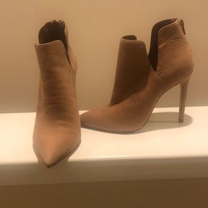 Steve Madden “Dip” bootie heels
